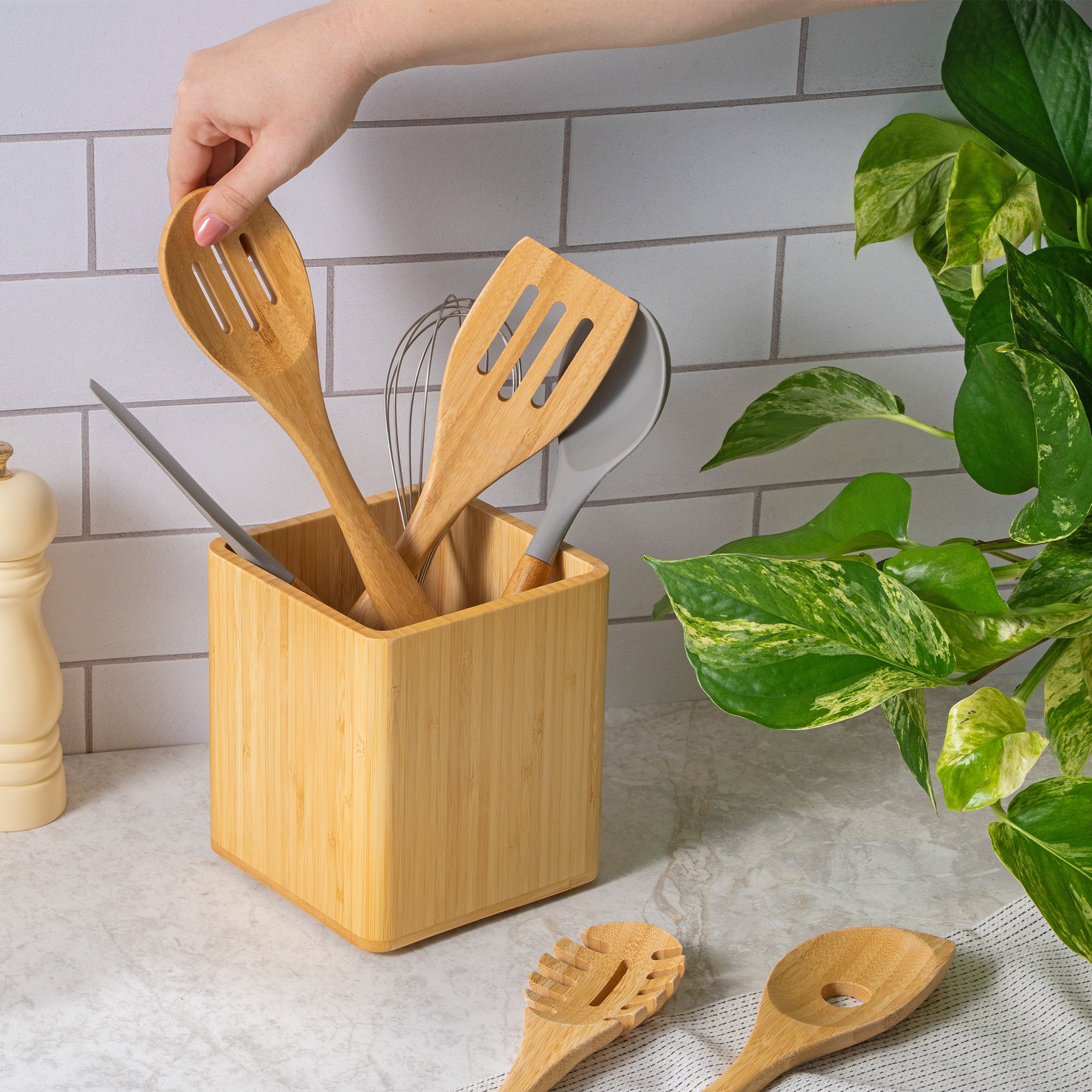 Dehaus Stylish Premium Bamboo Utensil Holder, 16.5cm x 14cm x 14cm Utensil Holder Dehaus Ltd.